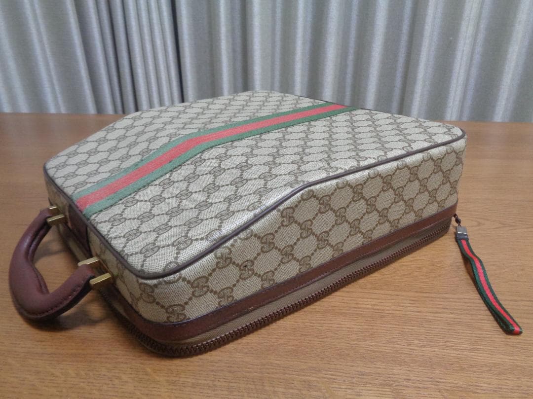 GUCCIケースolivetti lettera32タイプライターシェリーライン