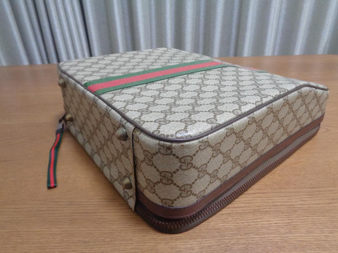 GUCCIケースolivetti lettera32タイプライターシェリーライン