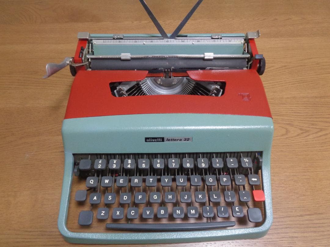 GUCCIケースolivetti lettera32タイプライターシェリーライン