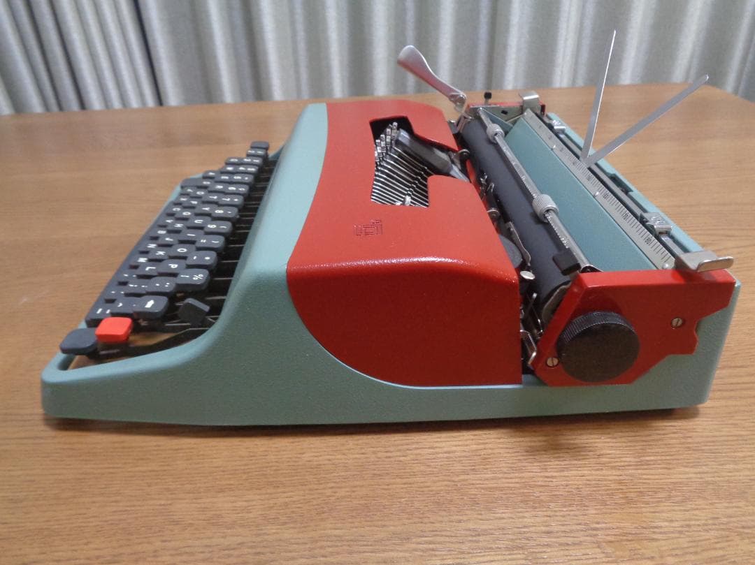 GUCCIケースolivetti lettera32タイプライターシェリーライン