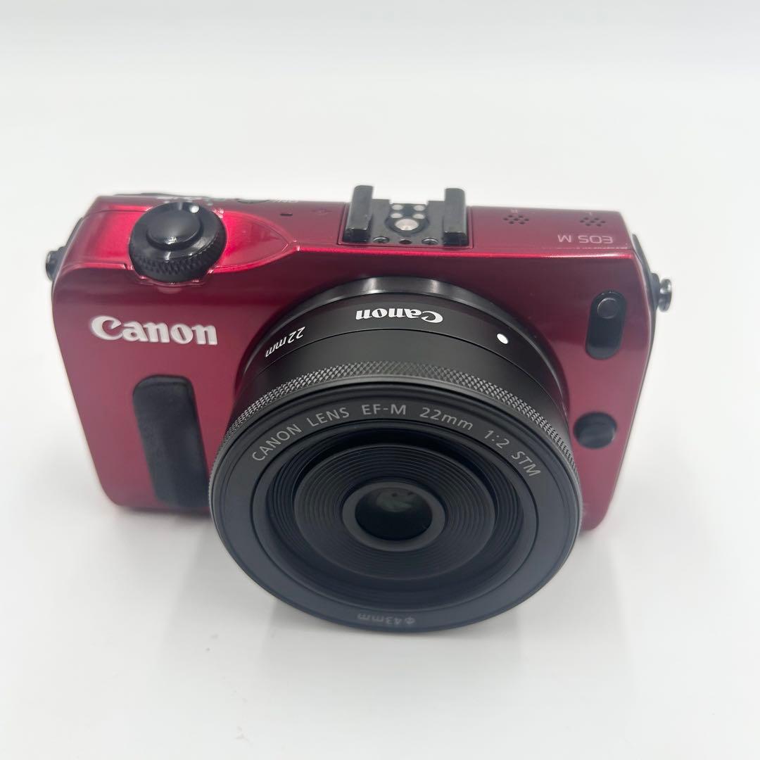 極上品　Canon ミラーレス一眼カメラ EOS M ダブルレンズキット　レッド