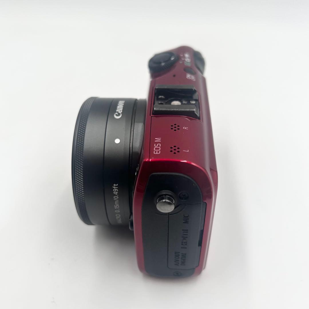 極上品　Canon ミラーレス一眼カメラ EOS M ダブルレンズキット　レッド