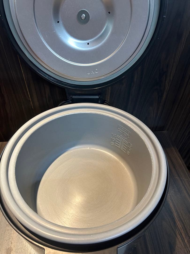 TIGER 炊飯・電気100V保温ジャー器JNO-A270 です。
