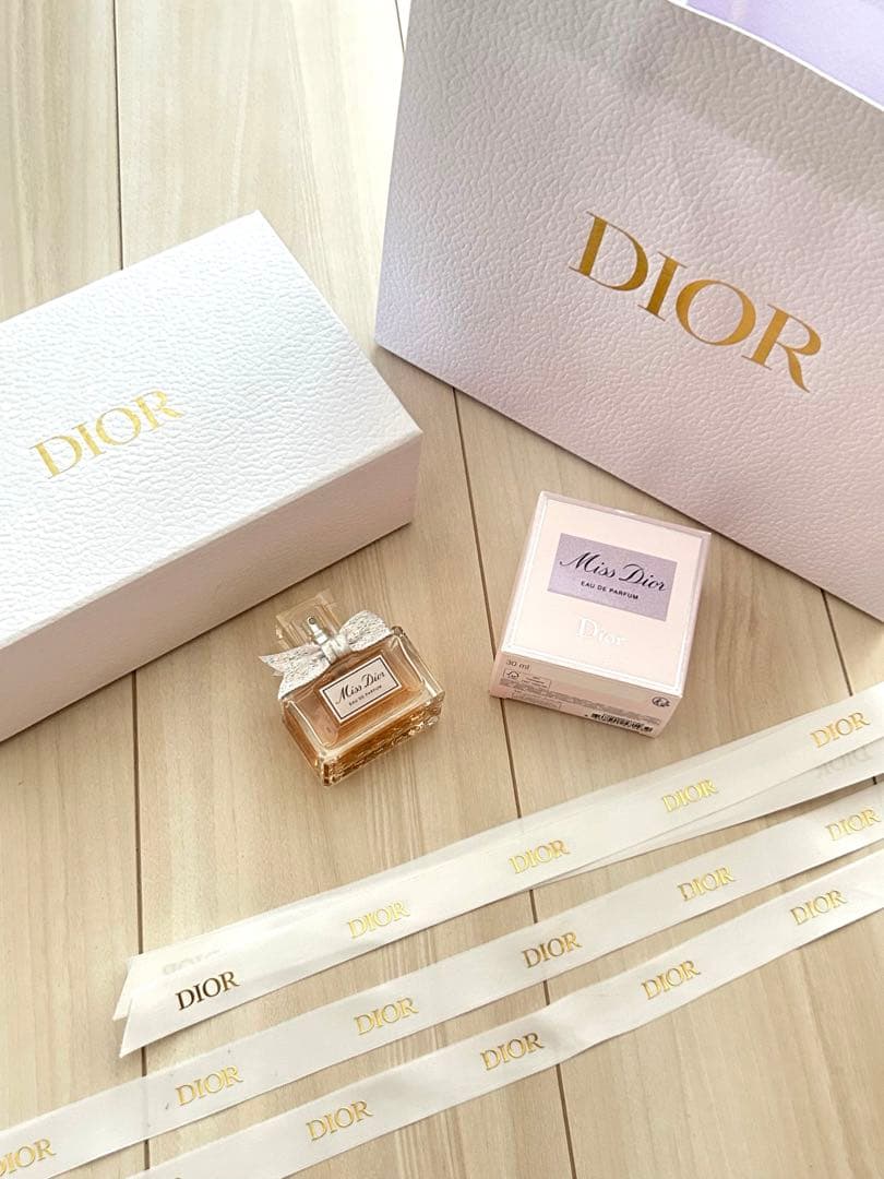 ミスディオール　Miss Dior オードゥパルファン 30ml