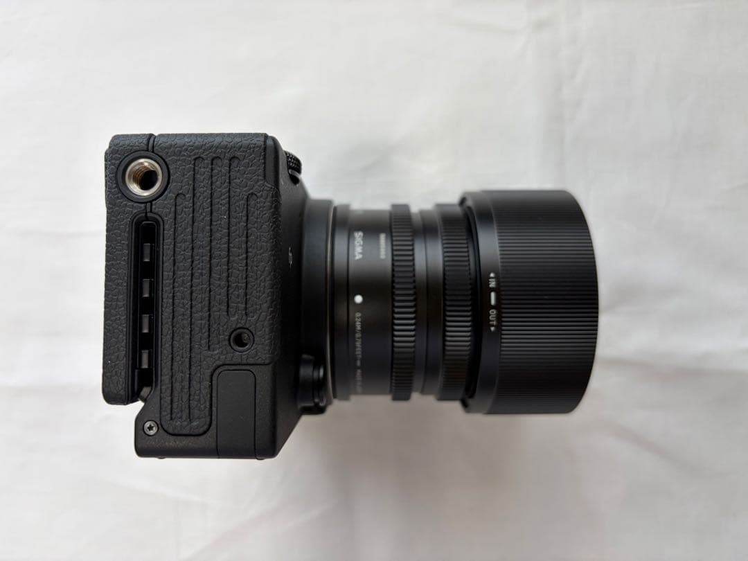 SIGMA fp ミラーレス一眼 カメラ 本体　予備バッテリー一個付き