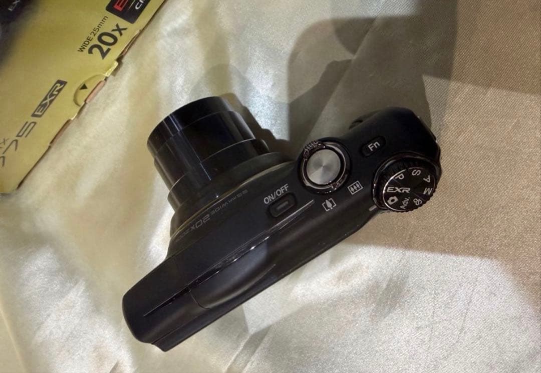 ⭐️フジ⭐️FinePix F775EXR コンパクトデジカメ　ほぼ未使用⭐️