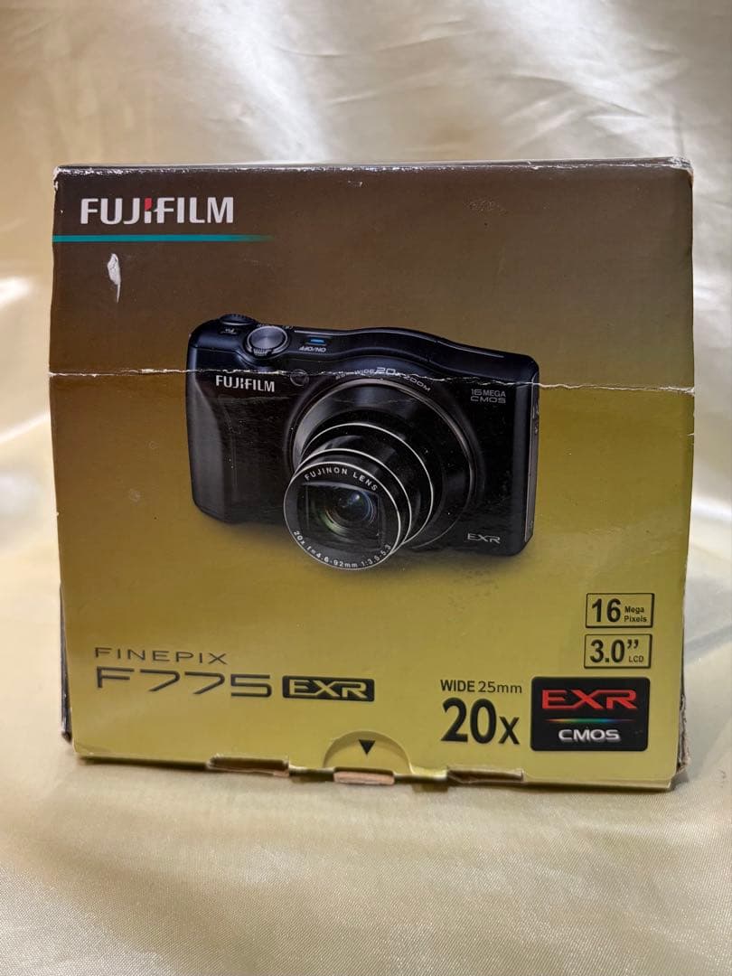 ⭐️フジ⭐️FinePix F775EXR コンパクトデジカメ　ほぼ未使用⭐️