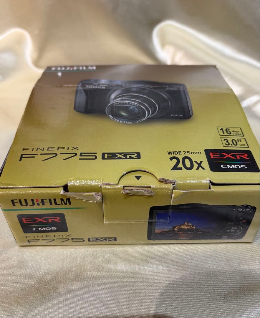 ⭐️フジ⭐️FinePix F775EXR コンパクトデジカメ　ほぼ未使用⭐️