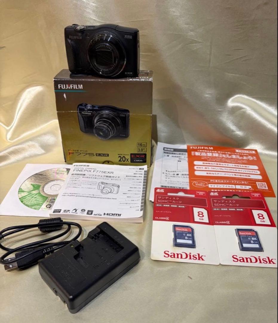 ⭐️フジ⭐️FinePix F775EXR コンパクトデジカメ　ほぼ未使用⭐️