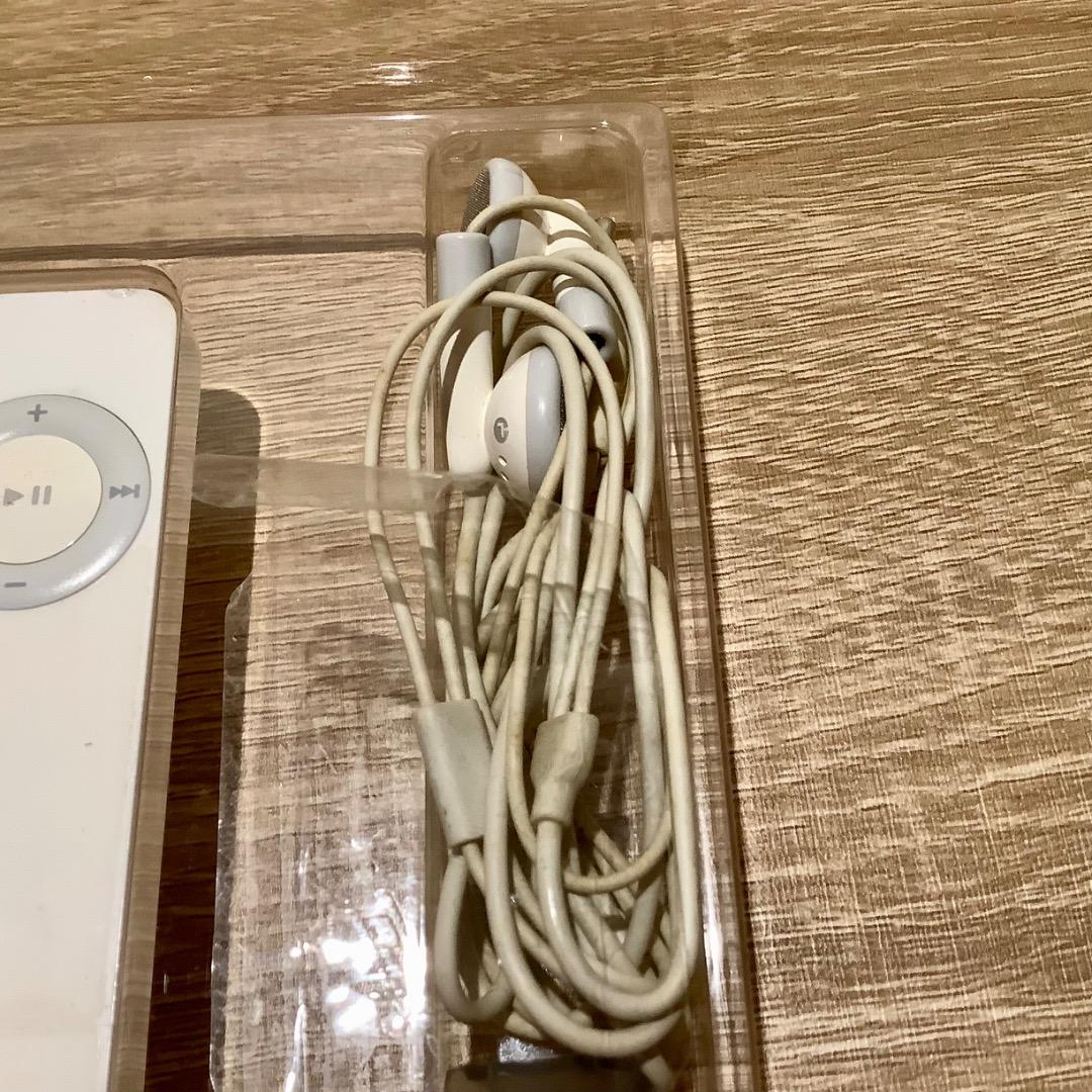 iPod　shuffle　シャッフル　1GB　初代　ホワイト　箱入り　付属品有