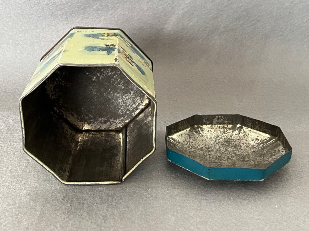 ディズニーランド　ヴィンテージ　お菓子缶　イギリス製