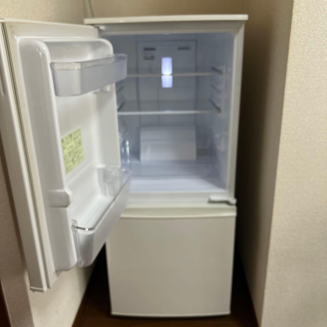 中古　美品シャープ冷蔵庫　冷凍庫　137L どっちもドア　ホワイト　2ドア