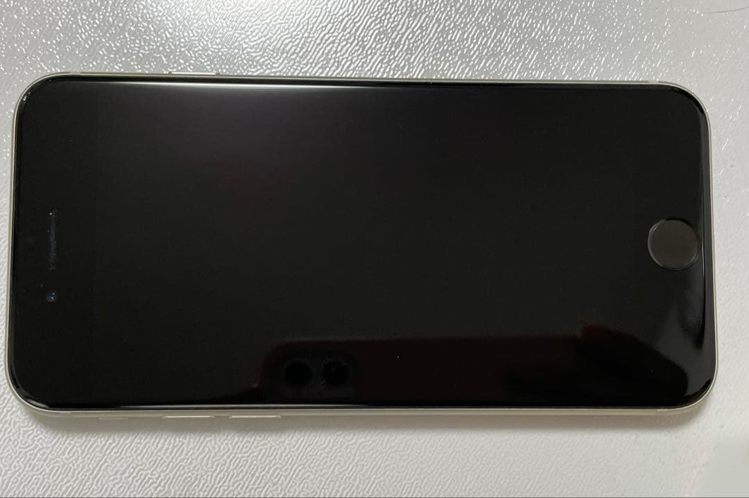 美品 iPhoneSE 第3世代 本体 64gb iPhone SE se3 白