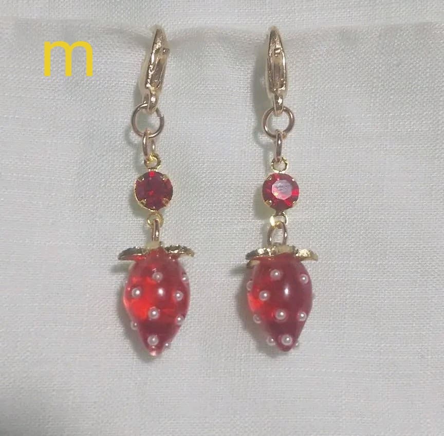 いちごのマスクチャーム２個セット⭐️⭐️ハンドメイド