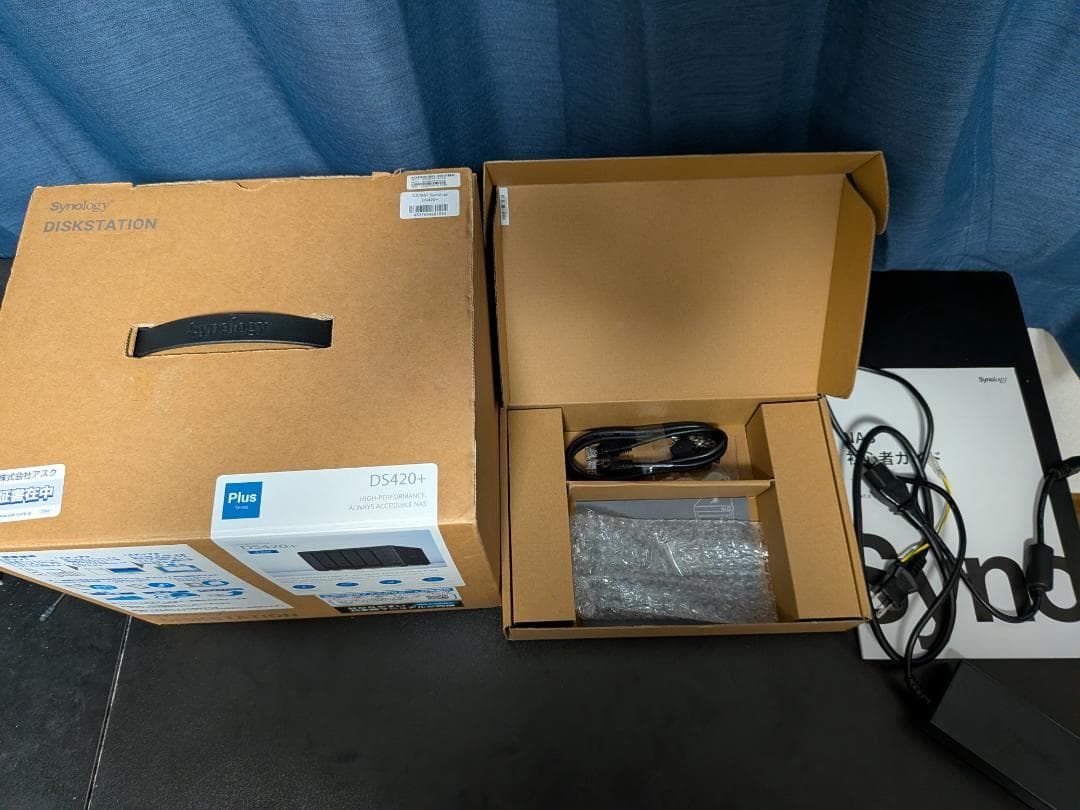 Synology DS420+【HAT3300-4Tほぼ未使用】×4,SSD×2