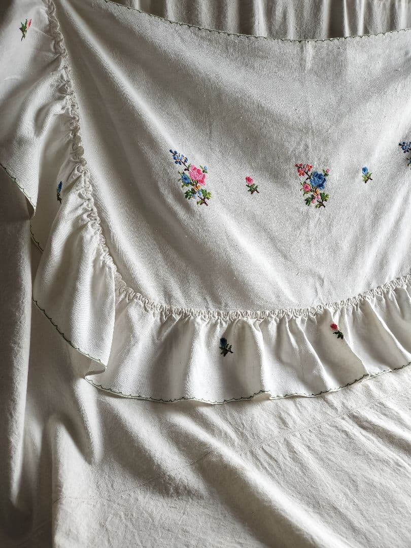 東欧Vintage　whiteリネン　壁飾り