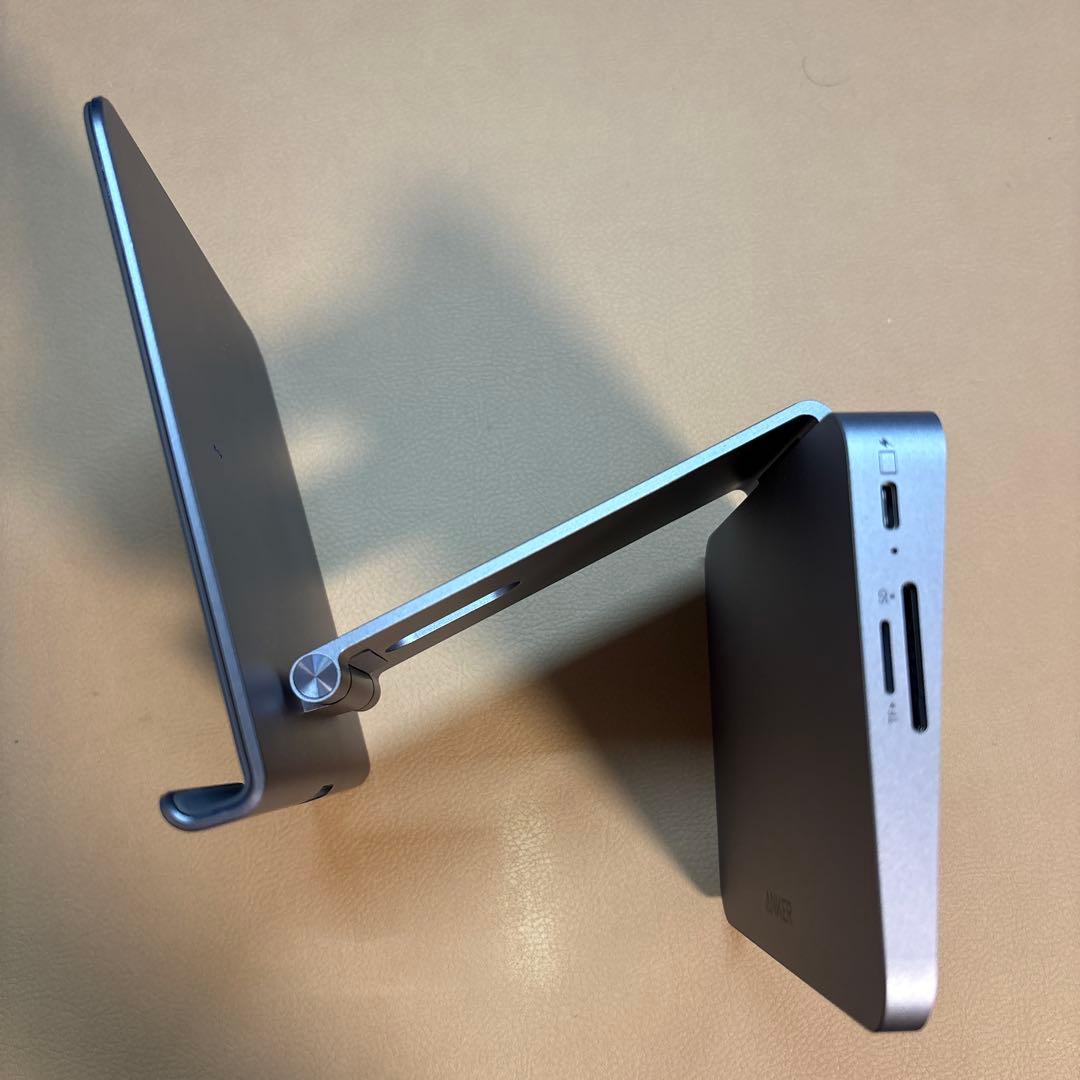 Anker 551 USB-C ハブ（8-in-1, Tablet Stand）