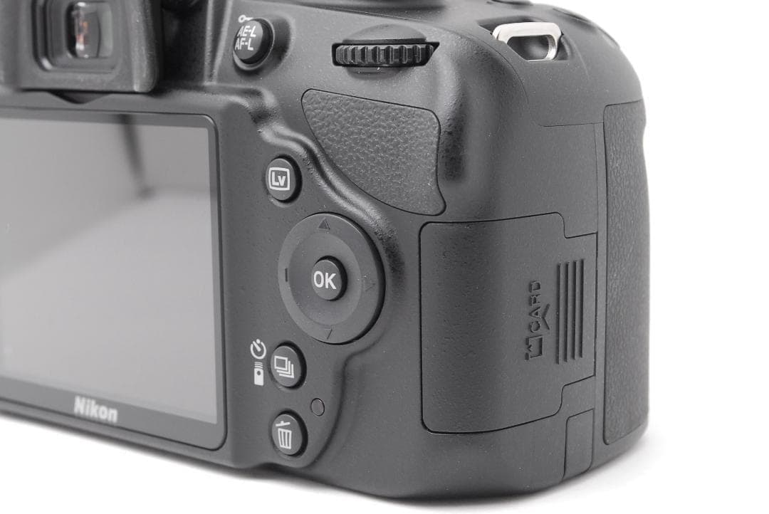 【ほぼ新品　極少ショット数】Nikon D3200　スマホ転送　箱・付属品付き