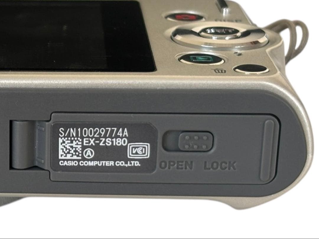 美品 CASIO EXILIM EX-ZS180 シルバー