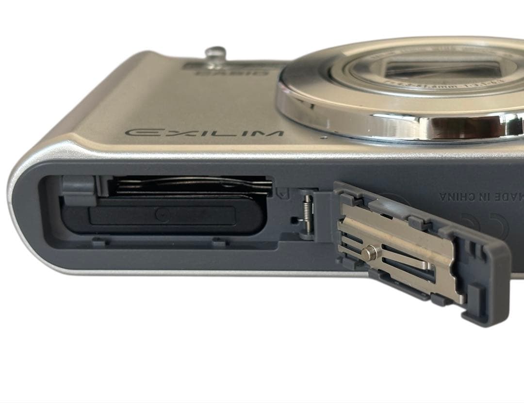 美品 CASIO EXILIM EX-ZS180 シルバー