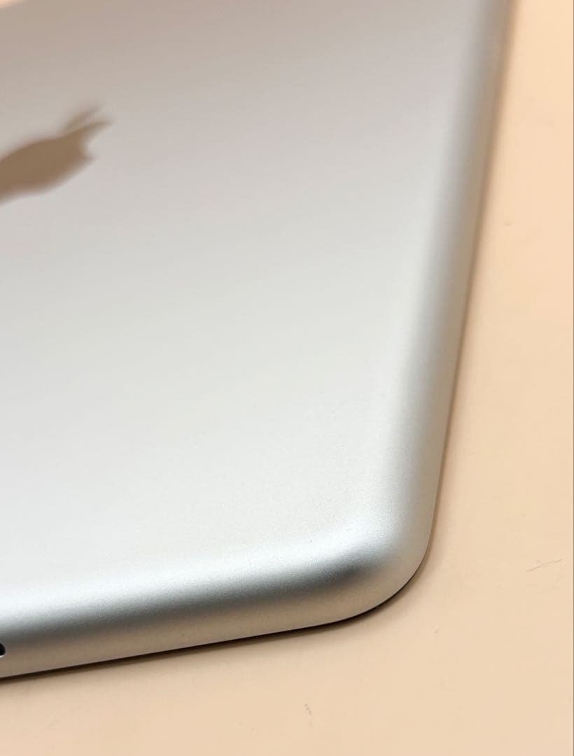 Apple iPad (第9世代) シルバー 10.2インチ 本体