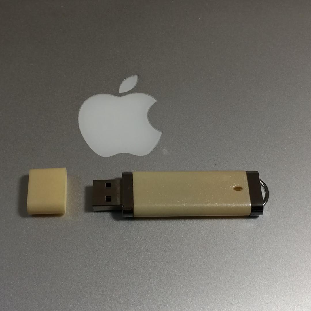 MacBook本体 MacBook Air (11-inch, Mid 2011) 2G / 64G