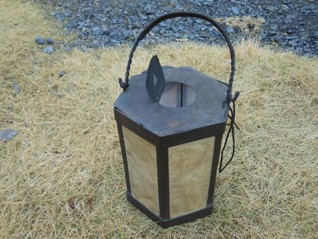 六角型　ランタン　行燈 ろうそく立て　カンテラ　燭台　火立 灯立　燭台　ブリキ製