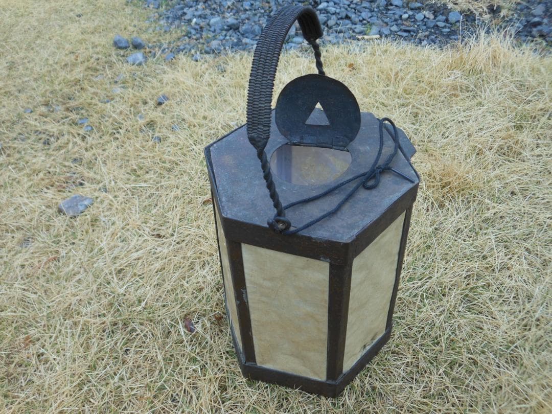 六角型　ランタン　行燈 ろうそく立て　カンテラ　燭台　火立 灯立　燭台　ブリキ製