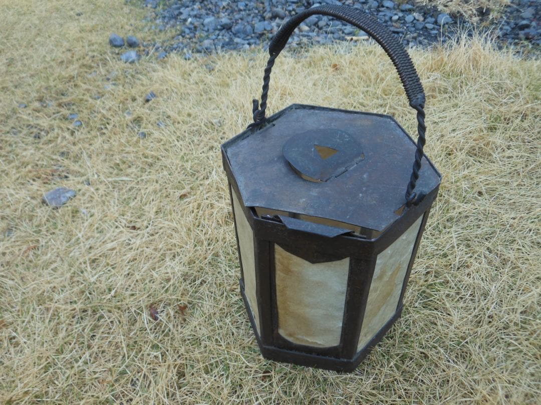六角型　ランタン　行燈 ろうそく立て　カンテラ　燭台　火立 灯立　燭台　ブリキ製