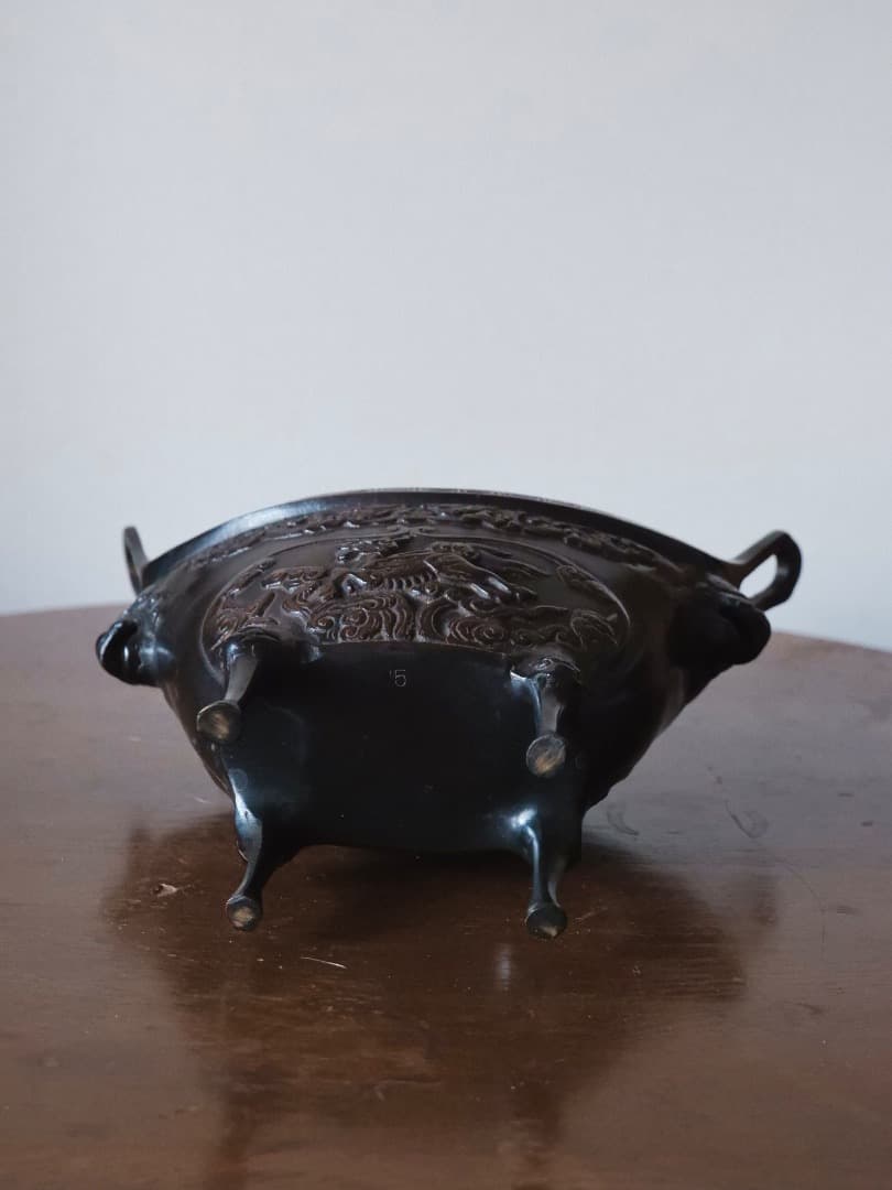 鼎形四足香炉　細工彫刻　獅子文双耳　麒麟　亀　1848g　香道具　銅製Q2425