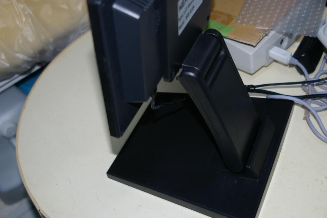 １６対９、４対３切り替えできる10型液晶モニター動作品の出品です。