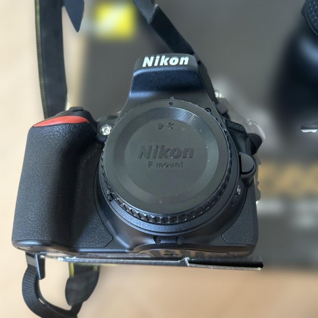 Nikon D5600 ダブルズームキット カメラ