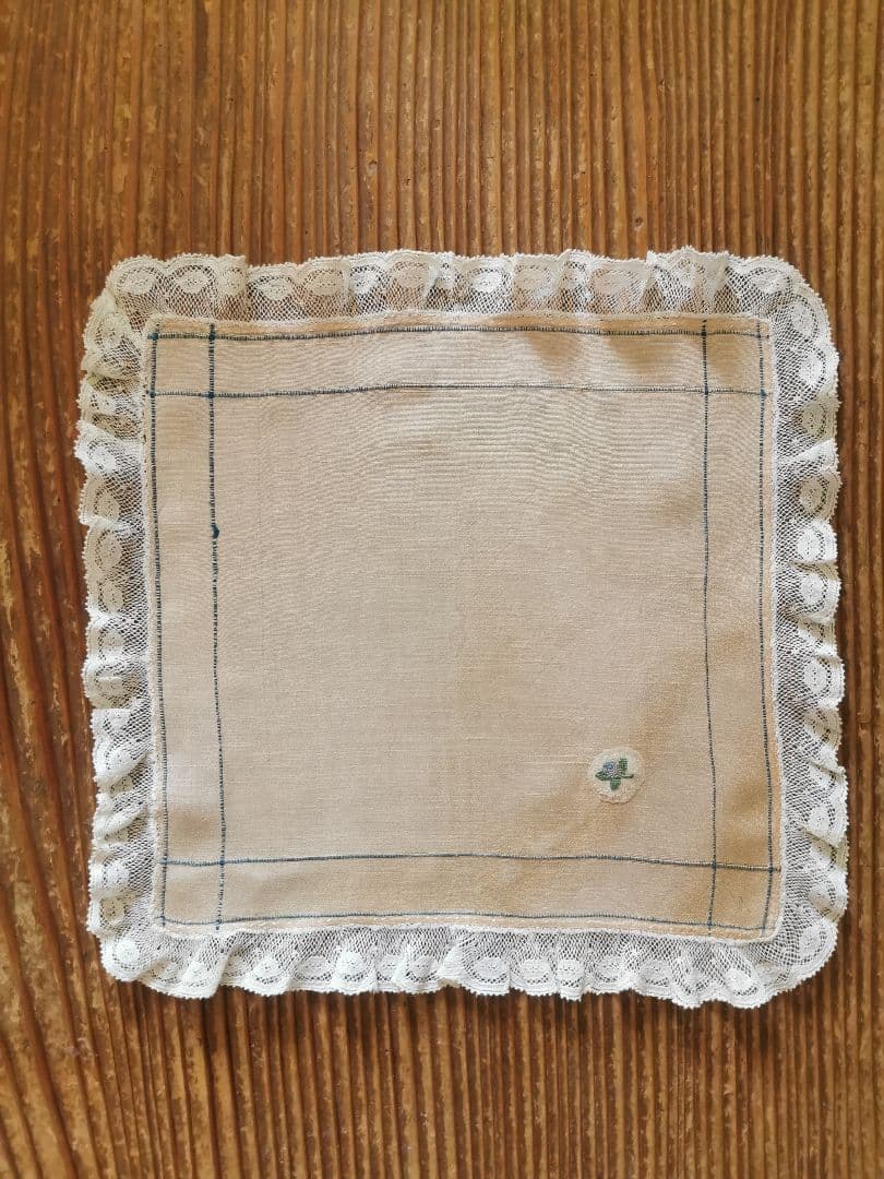 アンティーク シルクドイリー プチポワン花刺繍 インディゴライン レースフリル