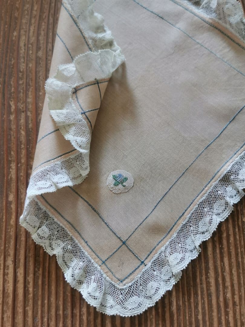 アンティーク シルクドイリー プチポワン花刺繍 インディゴライン レースフリル