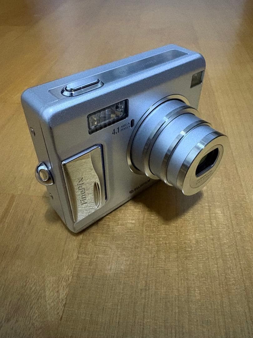 極美品 FUJIFILM FinePix F440 シルバー 付属品多数 純正品