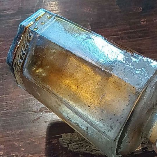 レトロガラス瓶　気泡　椿香油　ヴィンテージ