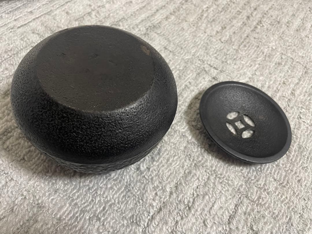 【南部鉄器】黒い茶道具 桜肌鉄瓶　丸型