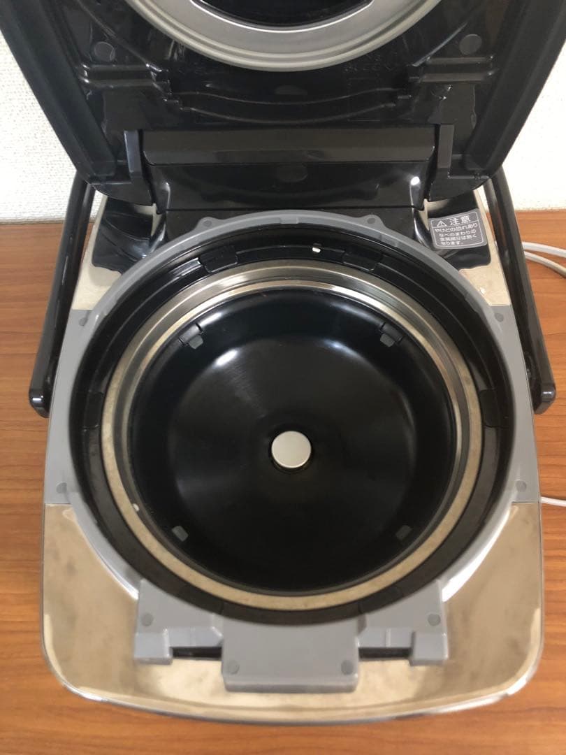 ZOJIRUSHI NW-AT10（5.5合炊き） 最高級モデル　圧力IH炊飯器