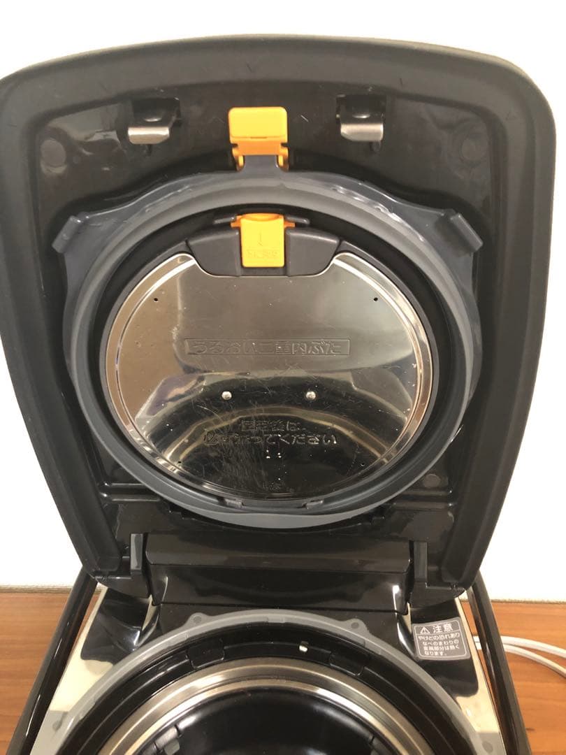 ZOJIRUSHI NW-AT10（5.5合炊き） 最高級モデル　圧力IH炊飯器
