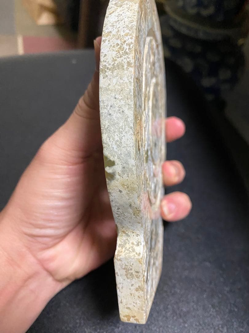 中國古美術　古代の石製品　円形デザイン