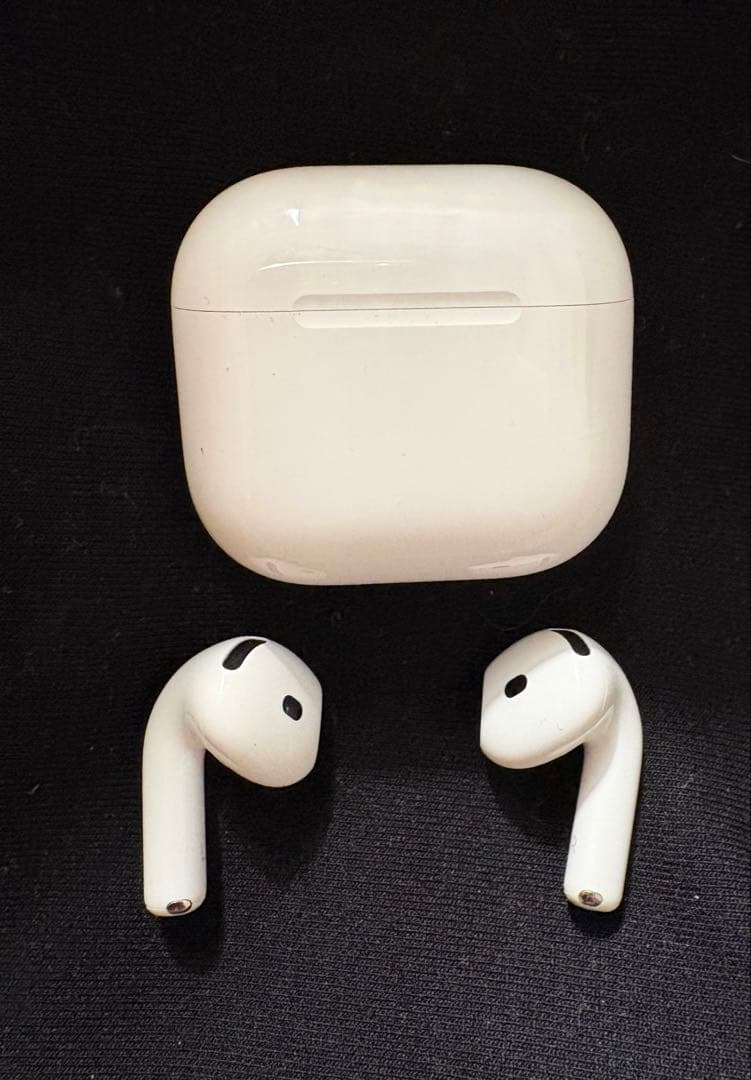 あつし AirPods4 アクティブノイズキャンセリング搭載