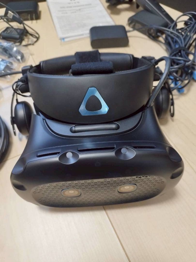 【美品】VIVE COSMOS ELITE VRヘッドセット