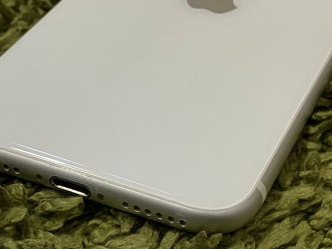 Apple iPhoneSE第2世代　本体　64GB ホワイト　SIMフリー