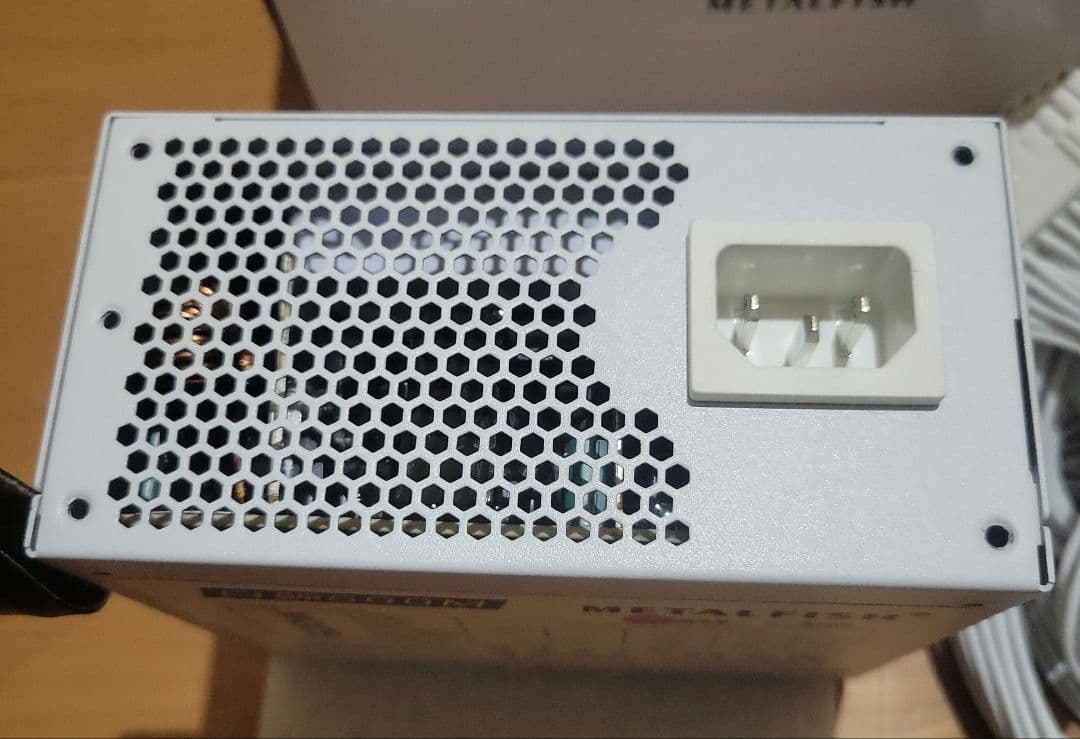 LFISH フルモジュラー SFX電源 600W 白色
