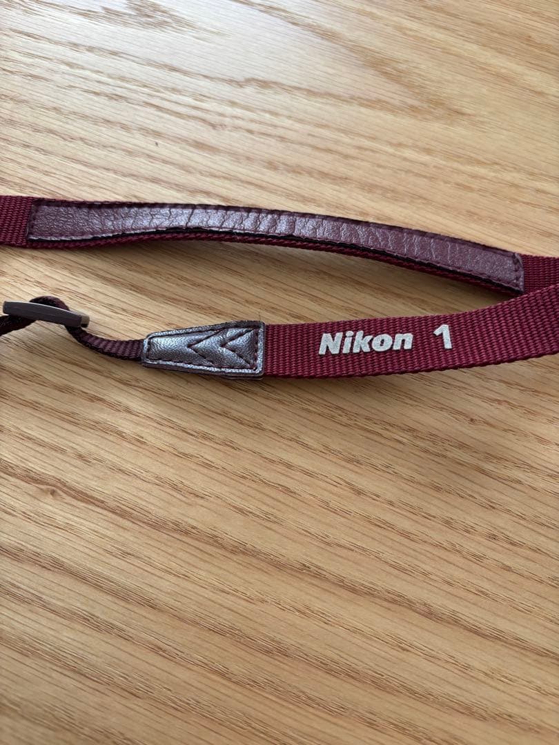 Nikon ミラーレス一眼 Nikon 1 J3 小型10倍ズーム　　レッド