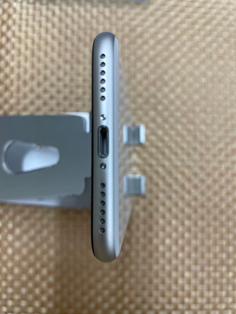 iPhone SE第3世代 64GBスターライトSIMフリー【2972】