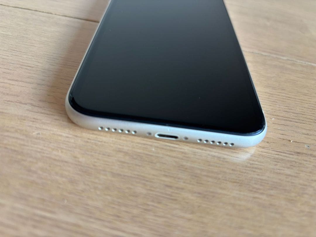 Apple iPhone 11 64GB ホワイト　SIMフリー