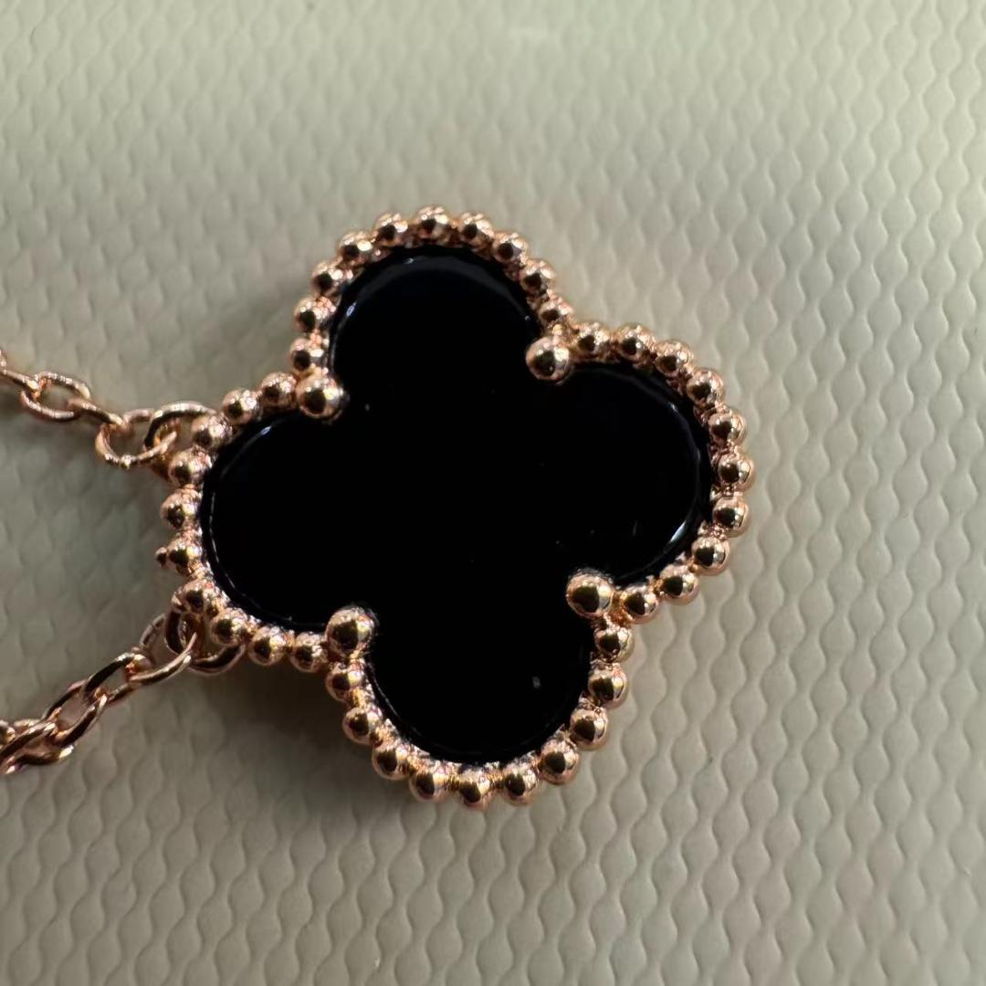 Van Cleef & Arpels 四つ葉のクローバーネックレス