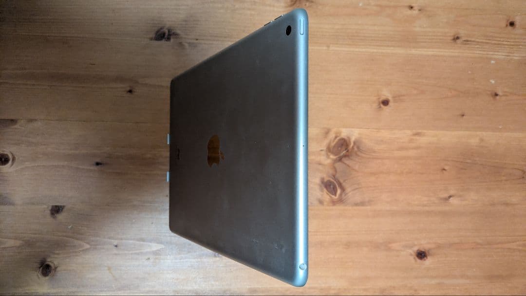 【中古】 iPad 第7世代 128GB 美品 シルバー 10.2インチ