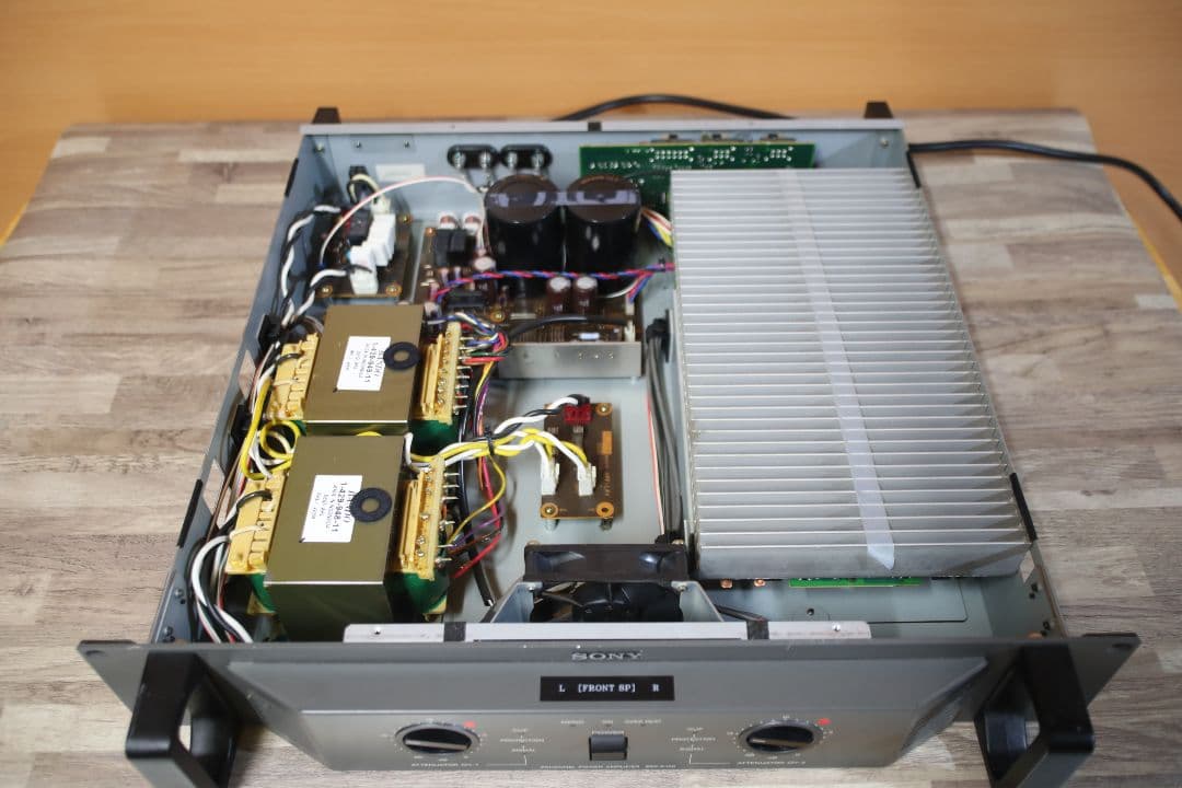 ①SONY　プロ用パワーアンプ